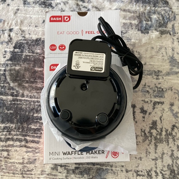 Dash Mini Waffle Maker 🧇 - Picture 4 of 7